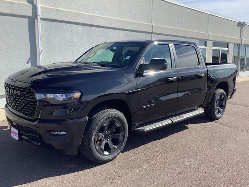 Diamond Black Crystal Pearlcoat 2026 RAM 1500 Express