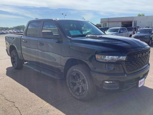 Diamond Black Crystal Pearlcoat 2026 RAM 1500 Express