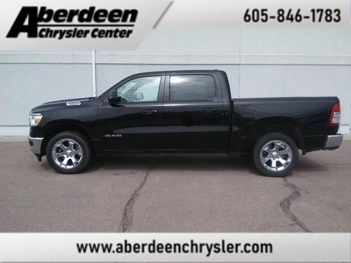 Diamond Black Crystal Pearlcoat 2023 RAM 1500 Big Horn/Lone Star