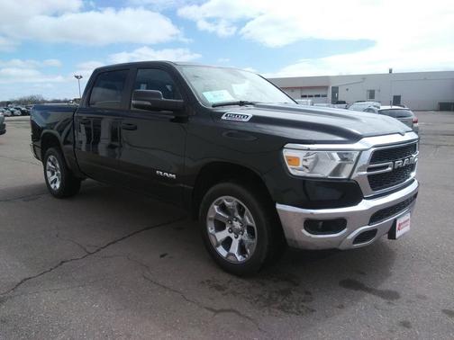 Diamond Black Crystal Pearlcoat 2023 RAM 1500 Big Horn/Lone Star