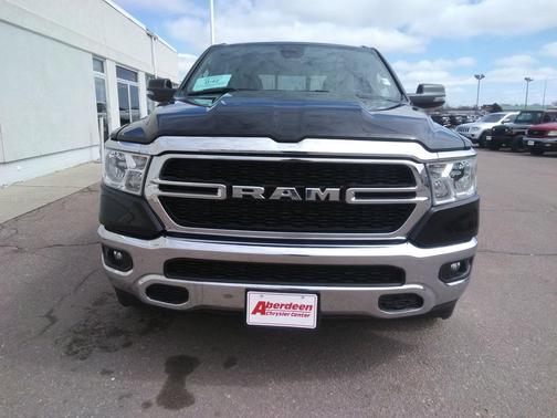 Diamond Black Crystal Pearlcoat 2023 RAM 1500 Big Horn/Lone Star