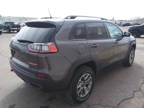Granite Crystal Metallic Clearcoat 2020 Jeep Cherokee Trailhawk