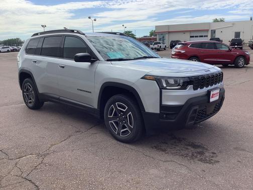 Silver Zynith Clearcoat 2026 Jeep Cherokee Laredo 4x4