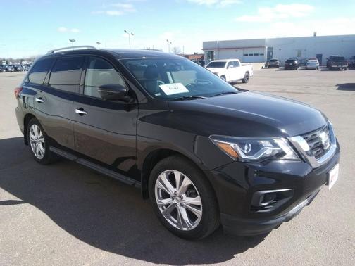 Magnetic Black Pearl 2019 Nissan Pathfinder SL