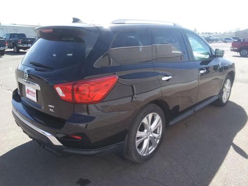 Magnetic Black Pearl 2019 Nissan Pathfinder SL