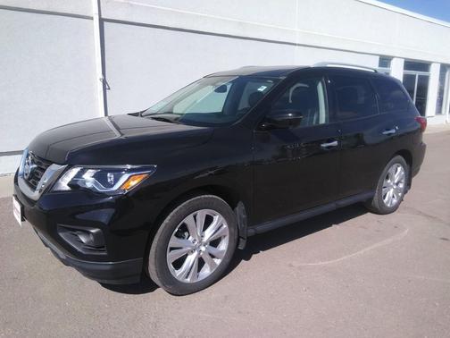 Magnetic Black Pearl 2019 Nissan Pathfinder SL
