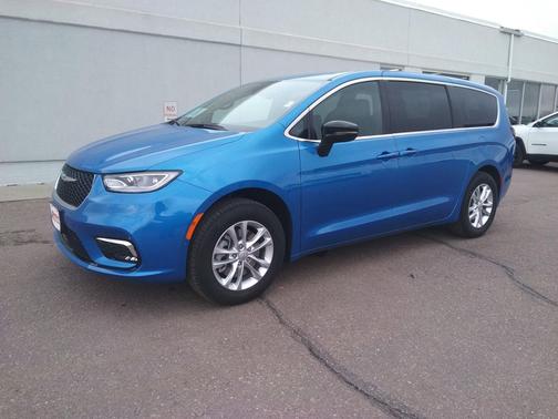 Hydro Blue Pearlcoat 2026 Chrysler Pacifica L