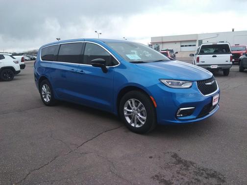 Hydro Blue Pearlcoat 2026 Chrysler Pacifica L