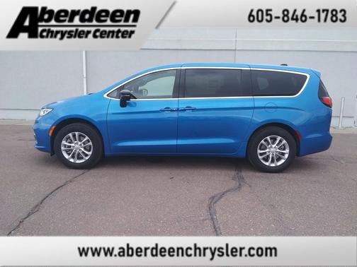 Hydro Blue Pearlcoat 2026 Chrysler Pacifica L