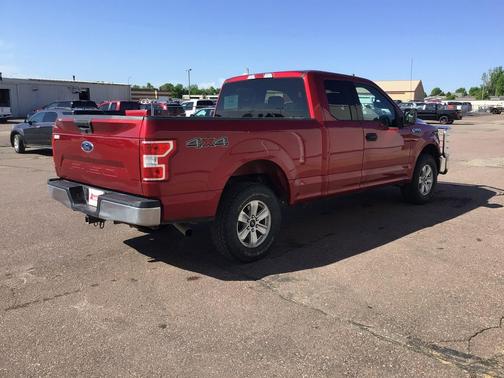 Red 2019 Ford F-150 XLT