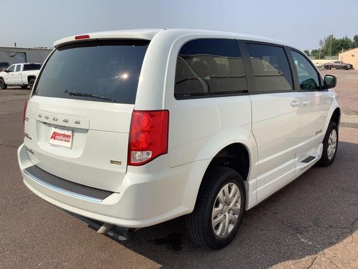 White Knuckle Clearcoat 2018 Dodge Grand Caravan SE