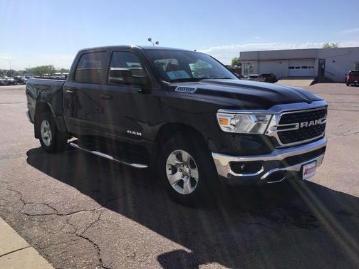 Diamond Black Crystal Pearlcoat 2023 RAM 1500 Big Horn/Lone Star