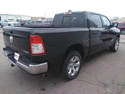 Diamond Black Crystal Pearlcoat 2023 RAM 1500 Big Horn/Lone Star