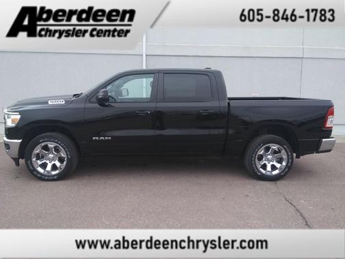 Diamond Black Crystal Pearlcoat 2023 RAM 1500 Big Horn/Lone Star