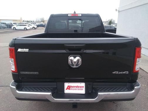 Diamond Black Crystal Pearlcoat 2023 RAM 1500 Big Horn/Lone Star