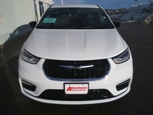 2026 Chrysler Pacifica L