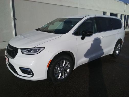 Bright White Clearcoat 2026 Chrysler Pacifica L
