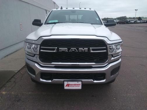 2022 RAM 3500 Tradesman Crew Cab 4x4 8' Box