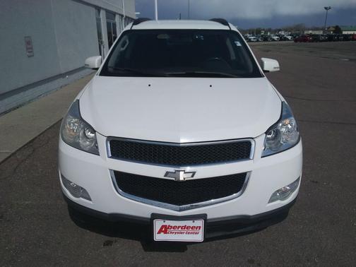 White 2010 Chevrolet Traverse LT