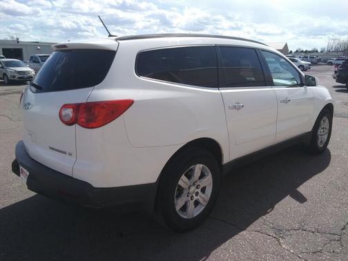 White 2010 Chevrolet Traverse LT