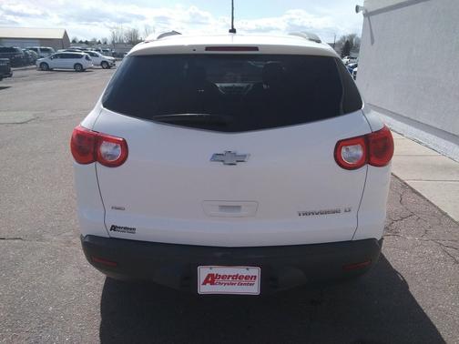 White 2010 Chevrolet Traverse LT
