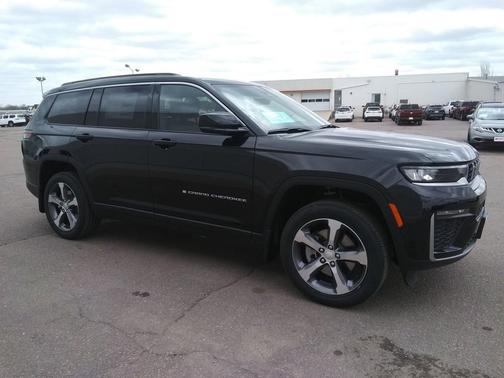Diamond Black Crystal Pearlcoat 2026 Jeep Grand Cherokee L Limited