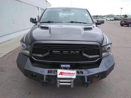 Granite Crystal Metallic Clearcoat 2018 RAM 1500 Sport