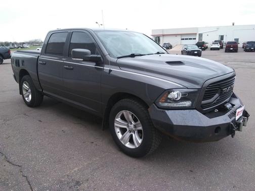 Granite Crystal Metallic Clearcoat 2018 RAM 1500 Sport