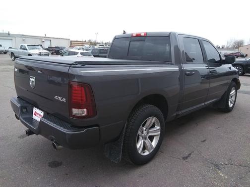 Granite Crystal Metallic Clearcoat 2018 RAM 1500 Sport