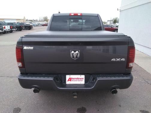 Granite Crystal Metallic Clearcoat 2018 RAM 1500 Sport