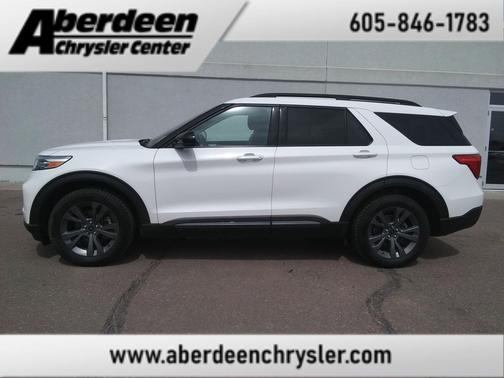 Star White Metallic Tri-Coat 2023 Ford Explorer XLT