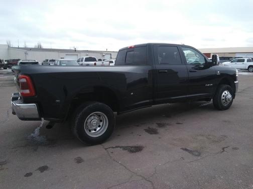 2023 RAM 3500 Laramie Crew Cab 4x4 8' Box