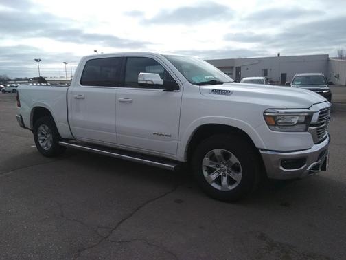 Bright White Clearcoat 2020 RAM 1500 Laramie