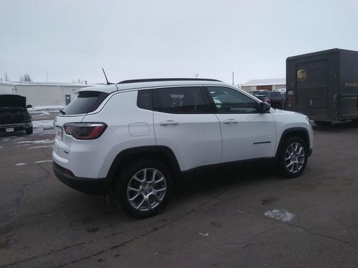 2022 Jeep Compass Latitude Lux