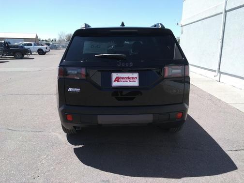 Diamond Black Crystal Pearlcoat 2026 Jeep Cherokee Limited