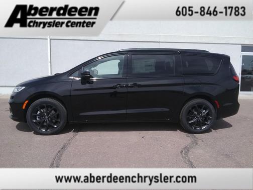 Diamond Black Crystal Pearlcoat 2026 Chrysler Pacifica Limited