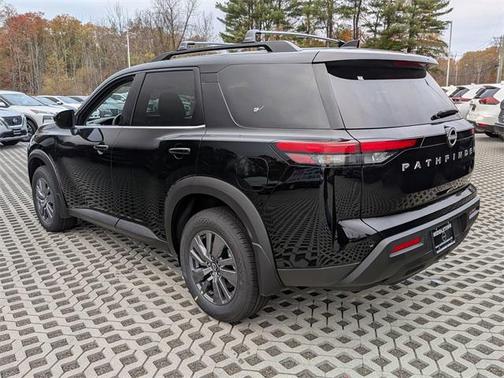 2025 Nissan Pathfinder SV 4WD