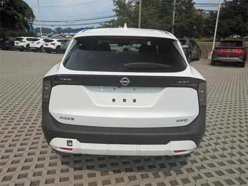 2025 Nissan Kicks SV