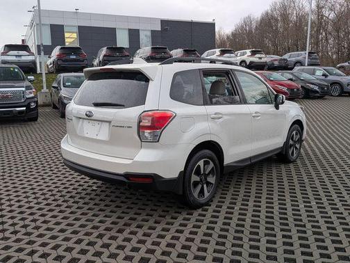 Crystal White Pearl 2018 Subaru Forester 2.5i Premium