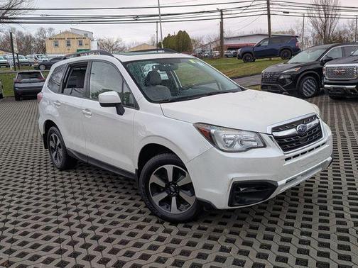 Crystal White Pearl 2018 Subaru Forester 2.5i Premium