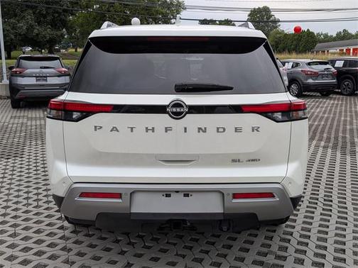 2023 Nissan Pathfinder SL 4WD