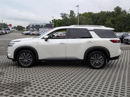2023 Nissan Pathfinder SL 4WD