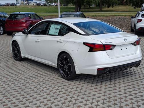 2025 Nissan Altima SR FWD