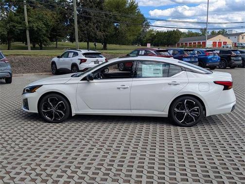 2025 Nissan Altima SR FWD