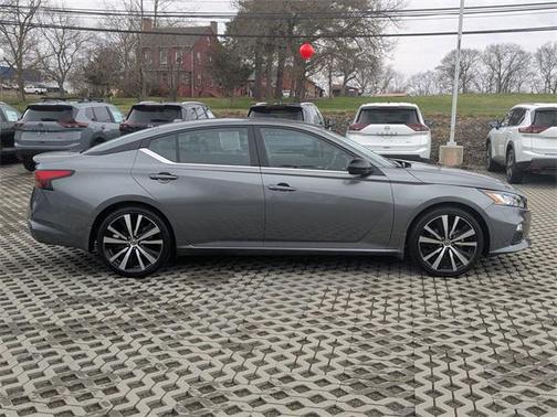 2022 Nissan Altima SR FWD