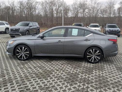 2022 Nissan Altima SR FWD