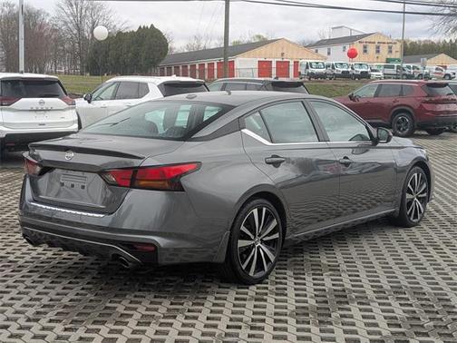 2022 Nissan Altima SR FWD