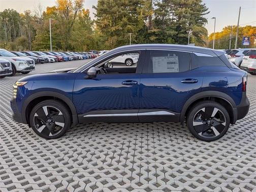 2025 Nissan Kicks SR