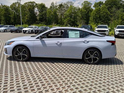 2025 Nissan Altima SR FWD