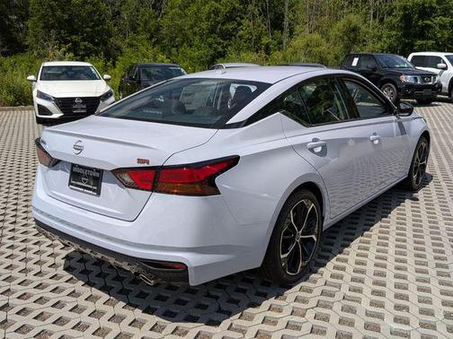 2025 Nissan Altima SR FWD